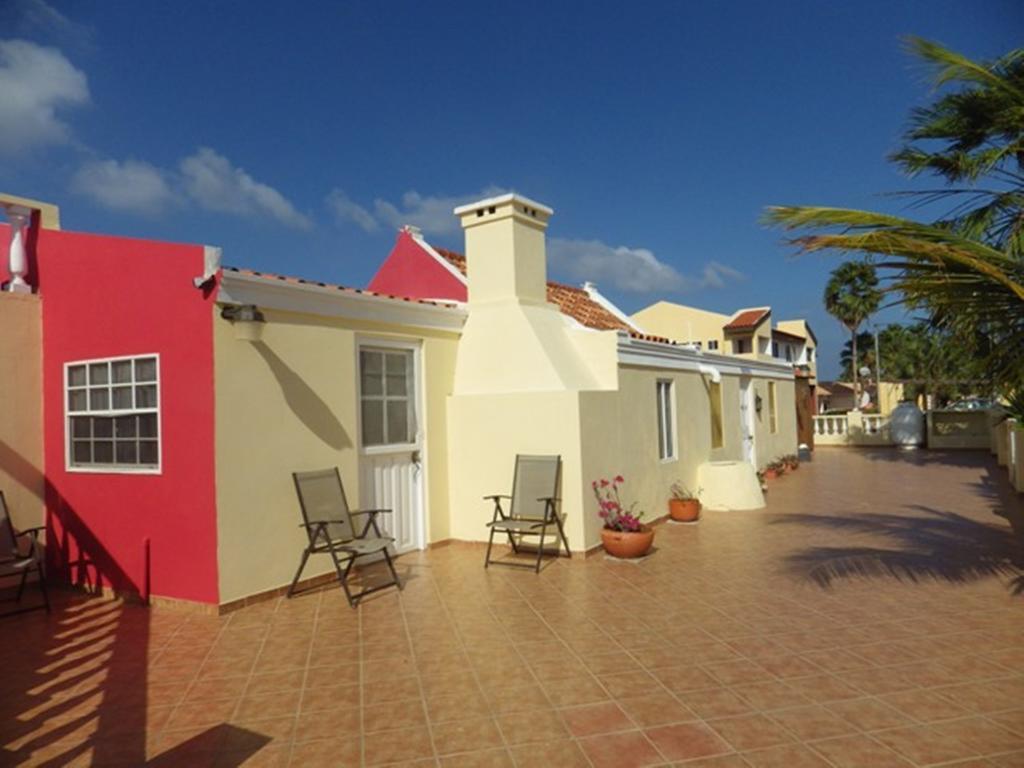 Aruba Cunucu Residence Palm Beach Exterior photo